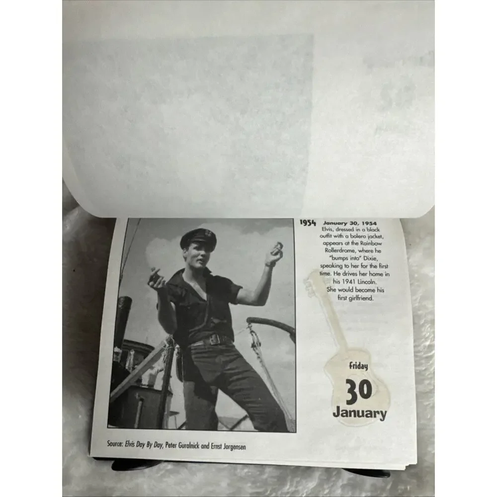 Elvis Presley 2004 A Year-in-a-Box Calendar Full Color Desk Calendar NEW NIB